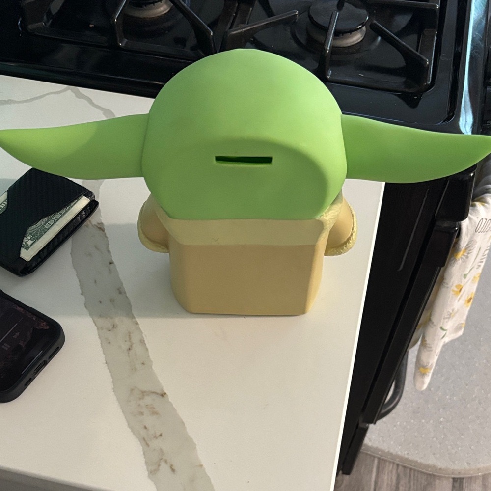 Baby Yoda piggy bank - Picture 2 of 4